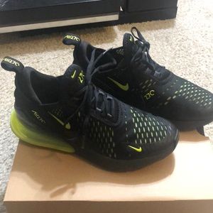 Air Max 270 black/volt excellent condition